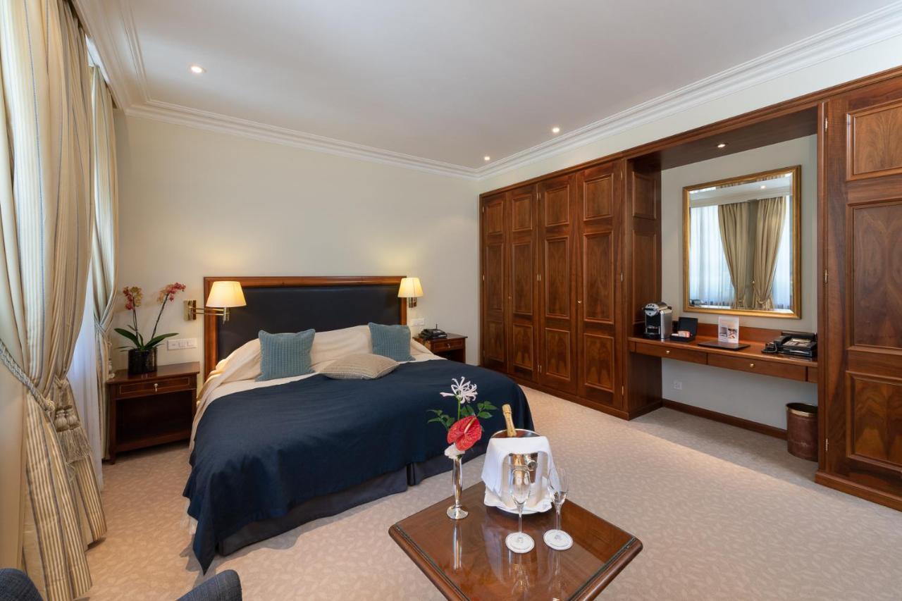 Quarto Superior com Cama de Casal ou 2 de Solteiro e Vista das Montanhas